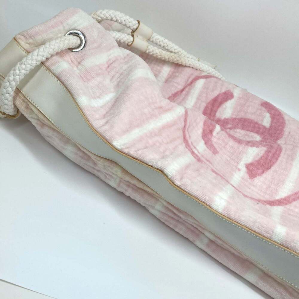 CHANEL Pink Shoulder Bag - Picture 4 of 16